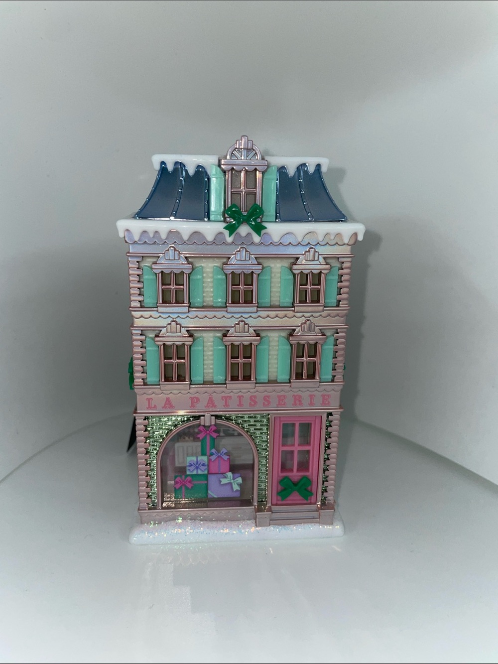 Bath & Body Works limited edition Emily in Paris Wallflower Plug-in.